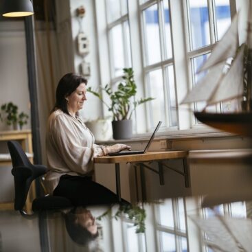 Flyverplads på kontorfælleskab Værftet med pragtfuld udsigt til Køge Å