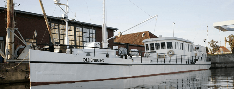 Husbåden Oldenburg set forfra til bagbord