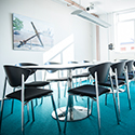 Mødelokalet Lasten på kontorhotel Værftet i Køge har god AV og plads til 12 deltagere.